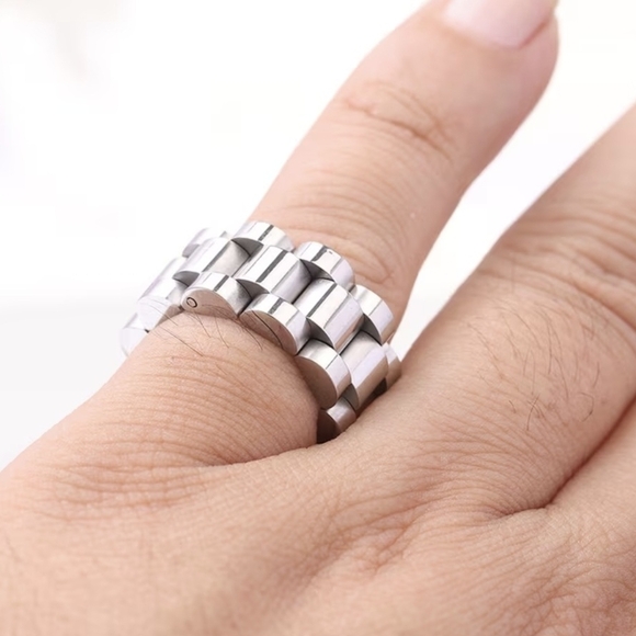 🎉🎉NEW🎉🎉 PRETTY!! Heavy Duty Titanium Steel Link Ring In SILVER - Picture 8 of 16